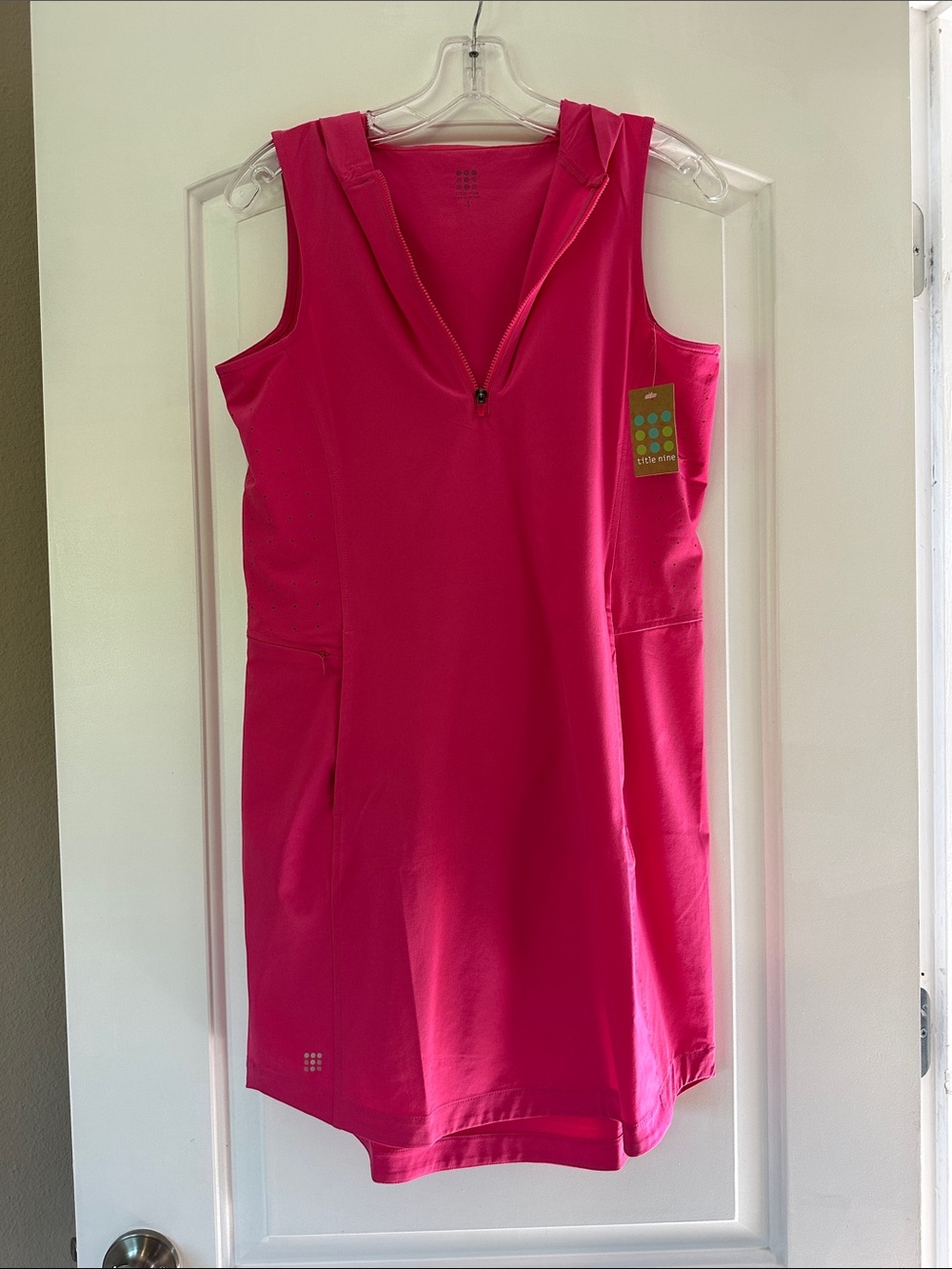 Title nine Fuchsia Pink Sleeveless Hooded Dress